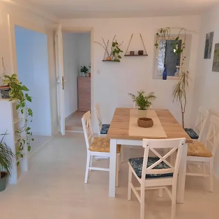 Apartment Lozica With Private Garden, Self Check-in Korcula Town