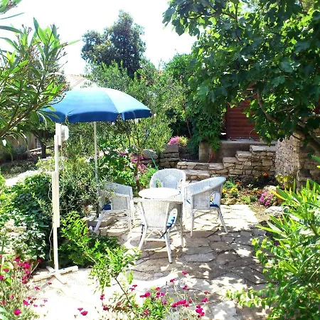Lozica With Private Garden, Self Check-in Apartment