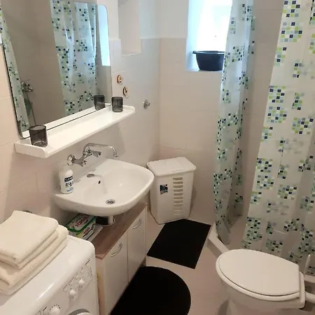 Lozica With Private Garden, Self Check-in Apartment