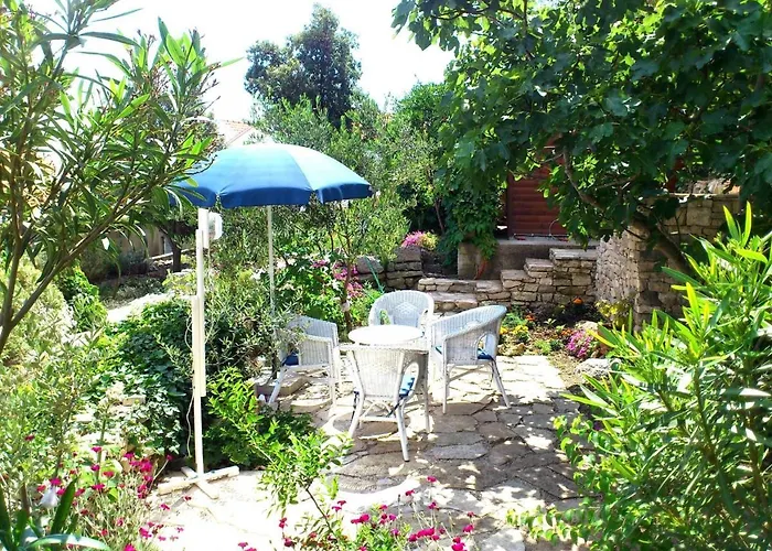 Lozica With Private Garden, Self Check-in Apartman